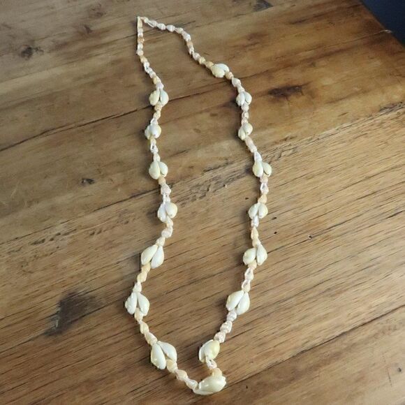 SEASHELL NECKLACE   - Picture 3 of 4
